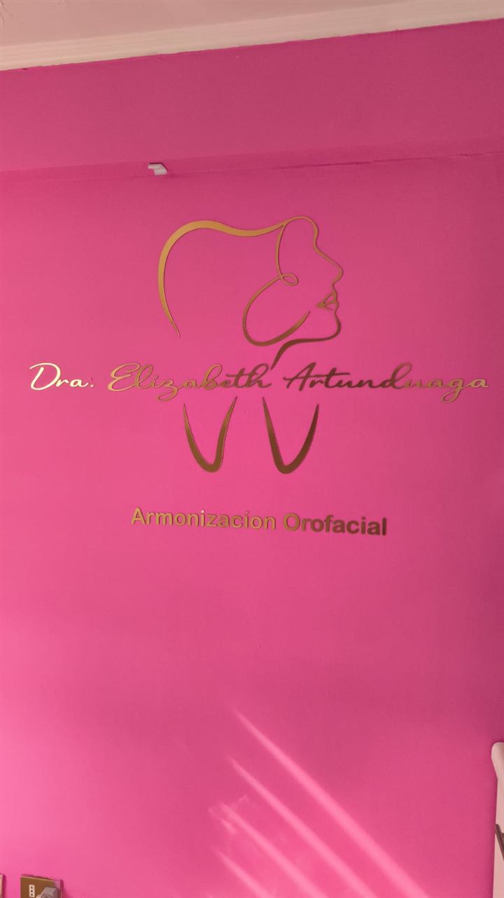 Muro de la Dra. Elizabeth Artunduaga, Armonización Orofacial